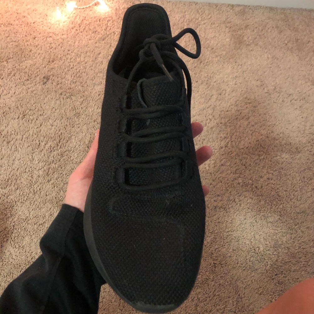 Adidas black tennis shoes - Picture 1 of 5
